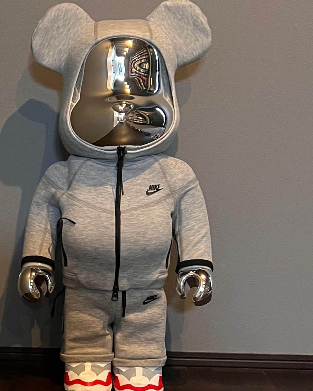 岩崎藍さんのインスタグラム写真 - (岩崎藍Instagram)「. . めちゃかわいい❤️❤️ . . #nike #bearbrick1000 #bearbrick #medicomtoy #techfleece #ベアブリ #ベアブリック #テックフリース #テック推進委員会」9月23日 15時10分 - ai0806ai