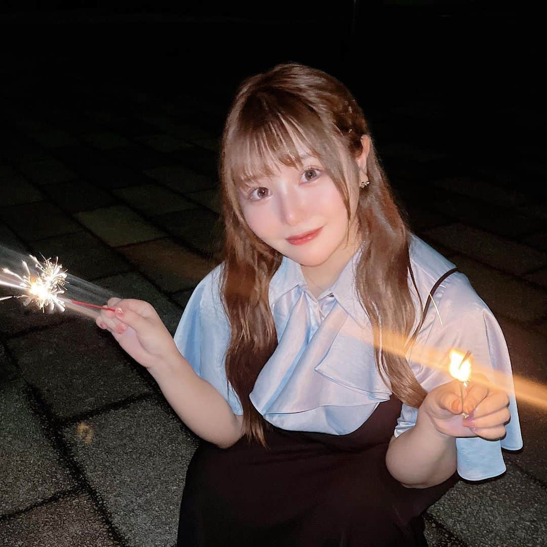 南まなのインスタグラム：「まだ夏終わらないで🥲」