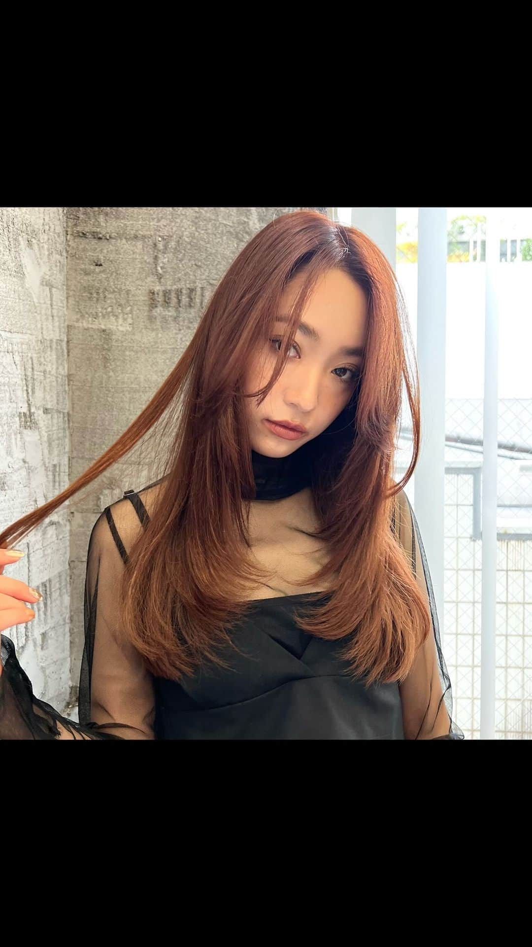 NOBU/渋谷店のインスタグラム：「#レイヤーカット  cut  @mitsuki_mitsuhashi  . . NOBU SCISSORS発売中 @toginon_scissors #nobuscissors  #nobuセニング  . . #cut #美容室 #ヘアスタイル #ハサミ #カット #ヘアアレンジ #前髪  #hair #外国人風 #イメチェン #pr #美容師 #髮型 #髮型師 #剪髮 #中長髮#ตัดผม#ผม#헤어 #컷#hair #haircut」