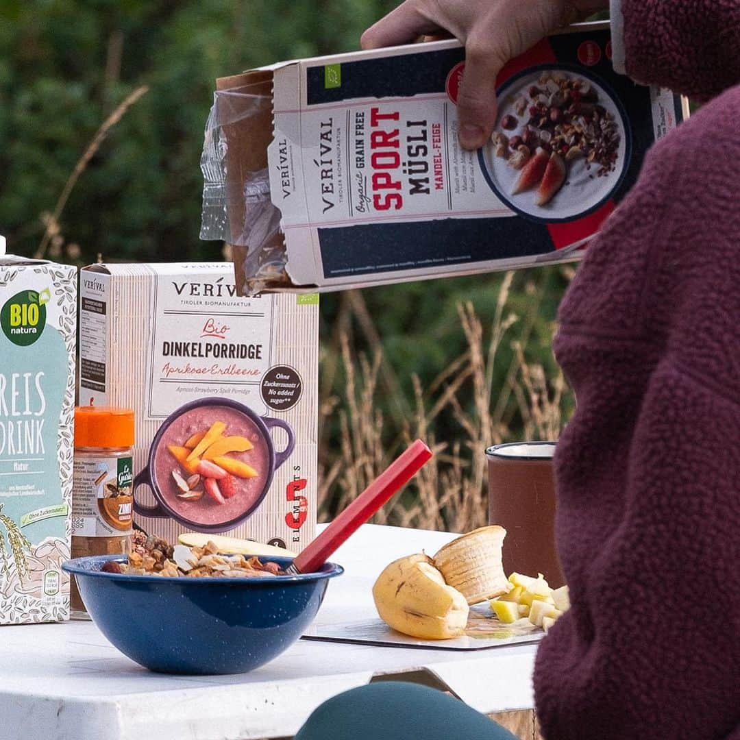 カロリーネ・ジンフーバーさんのインスタグラム写真 - (カロリーネ・ジンフーバーInstagram)「summer is slowly fading and cooler temps arrive 😏 although the climbing conditions are getting better, i wouldn't mind a sweet breakfast outdoors - with @verivalbio müsli of course 😍🤤  📷 @fabian.leu   #foodie #foodporn #holiday #summer #muesli #verivalbio #foodstagram #climbing #yummy」9月23日 15時48分 - karo_sinnhuber