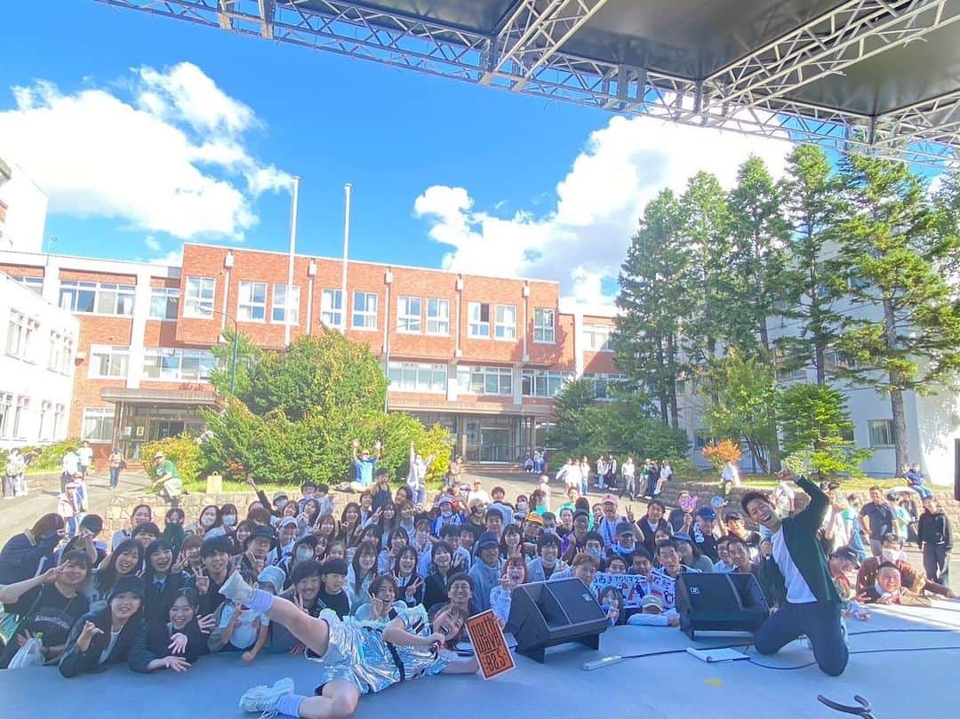 のインスタグラム：「#北翔祭  ありがとうございました🩵  バチ晴れたね！ 夏始めちゃったかも。  今月2回も北海道来れちゃって幸せ😍😍😍😍😍😍  またねぎゃるたちーーーー🩵」