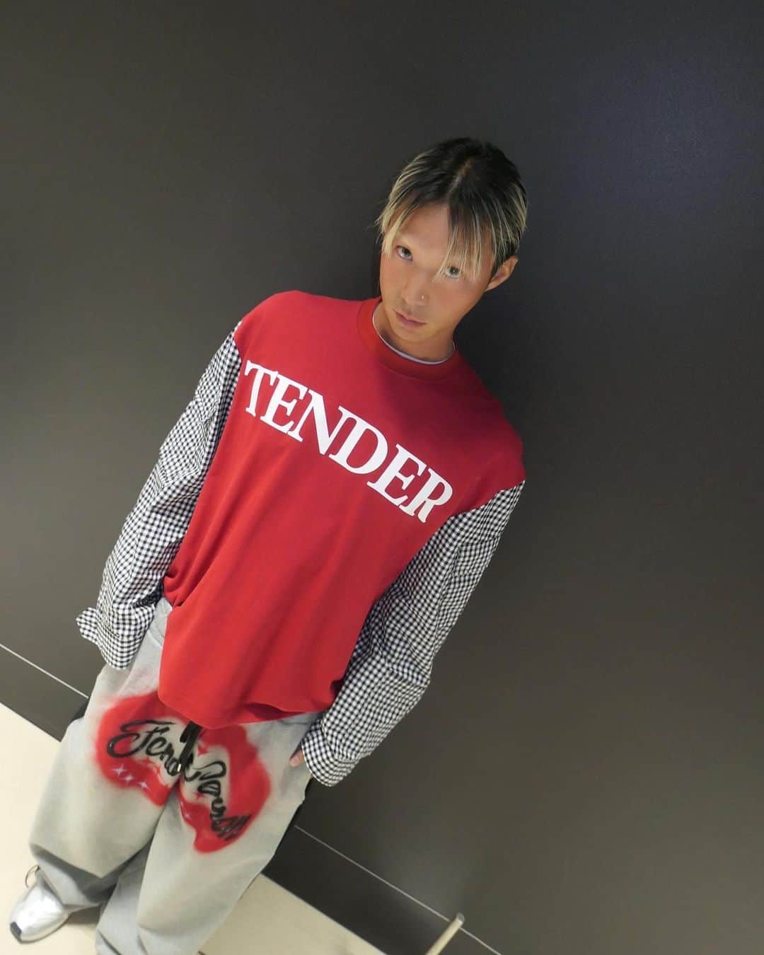 Junyoungさんのインスタグラム写真 - (JunyoungInstagram)「. 바쁘지만 즐거운 주말 🤍  #goldengoose #tenderperson #골든구스 #마라톤 #텐더펄슨 #엠프티」9月23日 16時13分 - yanggeng88