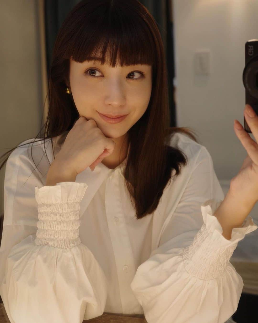 izu（出岡美咲）さんのインスタグラム写真 - (izu（出岡美咲）Instagram)「ふわっと、軽く、身体中緩んだ後は 優しいお顔になる。  長年通っている　@aione_0123 は わたしの身体の少しの変化に 必ず気付いてくれる。 安心して駆け込める 病院のような場所。  さて、撮影行って来ます♪」9月23日 16時14分 - izu_stagram