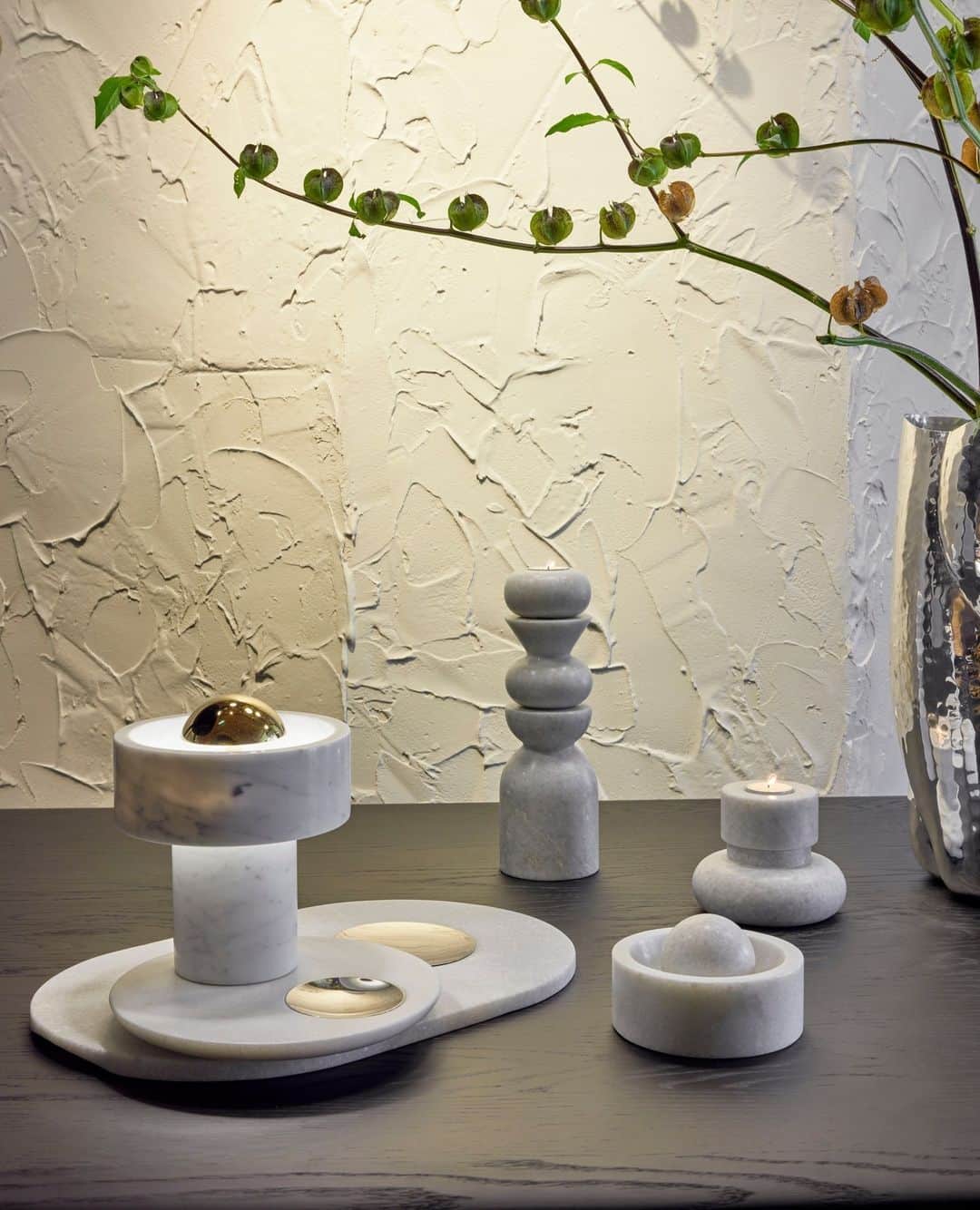 トム ディクソンのインスタグラム：「STONE: a series of sculptural white marble lighting and accessories. The hard, semi-precious surface has transfixed architects, sculptors and designers for millennia, and for us too this is the dream material - tough yet tactile, heavy and long-lasting. ⁠ ⁠ Collection includes a portable light, stackable candle holders and a spice grinder. ⁠ ⁠ @peer_lindgreen」