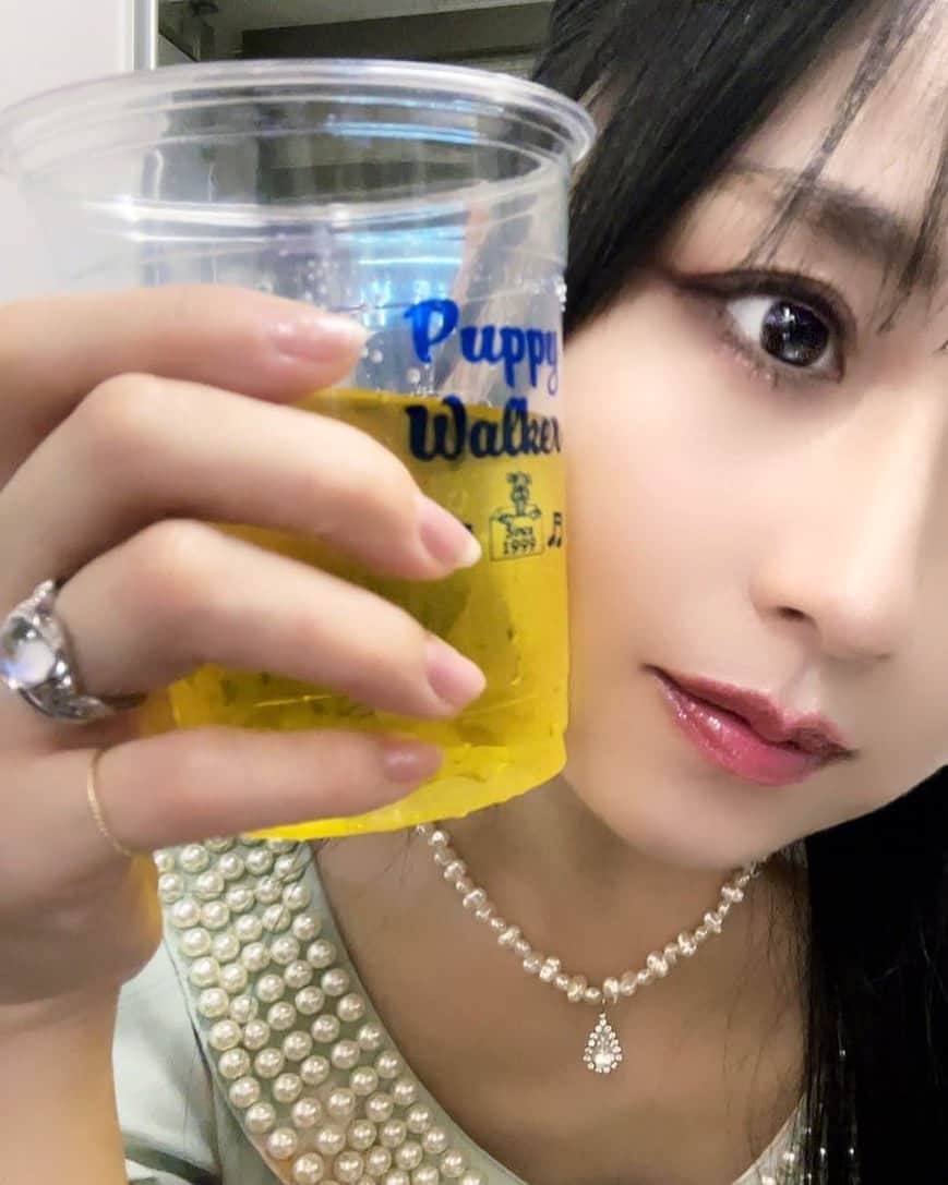 久保亜沙香のインスタグラム：「なんだか一気に涼しくなったね₍ᐢ- ̫-ᐢ₎  緑茶ですよ。」