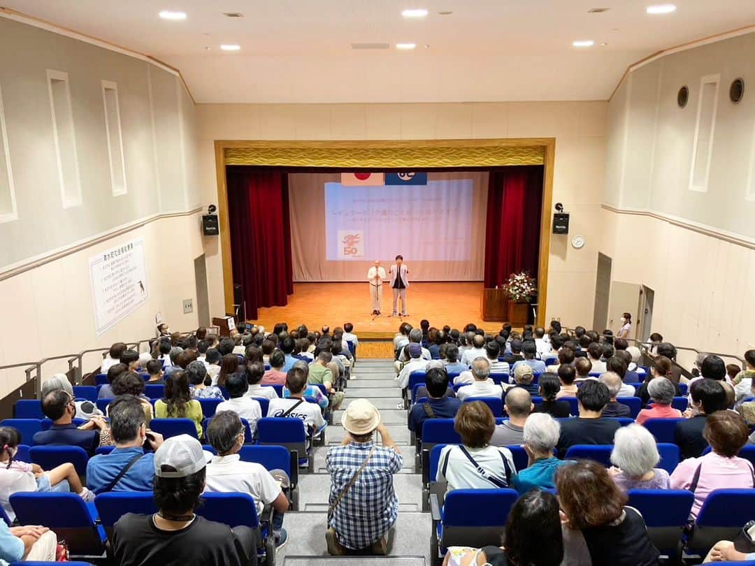 松本康太さんのインスタグラム写真 - (松本康太Instagram)「『清水町社会福祉協議会50周年記念講演会』に呼んでいただきました。  たくさんの清水町の皆さんに参加していただいて、介護レクリエーション体験では子供達が積極的にクイズに参加してくれたのがとても印象的でした！　  近くにあるの柿田川がとても蒼くてびっくり！神秘的なところでした！　  #静岡#清水町#清水町福祉センター#清水町社会福祉協議会#講演会#レギュラーの介護のこと知ってはります#脳トレ#ゲーム#game#介護レクリエーション#レギュラー#あるある探検隊#一級河川#柿田川」9月23日 16時42分 - aruarutankentai.matsumoto