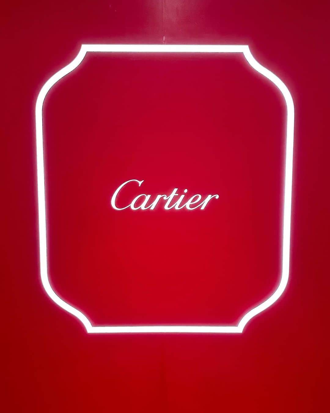 内藤朝美さんのインスタグラム写真 - (内藤朝美Instagram)「Cartier “Time Unlimited”  is now being held in Harajuku. @cartier   カルティエ 「TIME UNLIMITED 」展へ。 この空間でカルティエの物作りの歴史と技術を体感して、改めてカルティエって素晴らしいメゾンだなぁ~と鳥肌が立ちました。 とーっても素敵でキュートなレディ達とご一緒出来て更に楽しかったぁ❤️❤️❤️  Thank you so so much for a wonderful evening ✨ @sylolier @keikosasaki_mylan @shiho_style  @ikueuramune   10月1日まで開催中なので皆さま是非ご覧になってみて下さい。スペシャルなプリクラも撮れますよ~😍  https://cartier-timeunlimited.jp  #cartier #cartiertimeunlimited #tokyo」9月23日 16時59分 - naito_saori