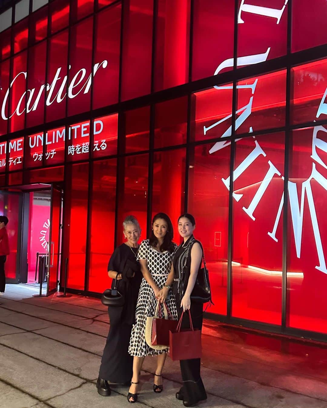 内藤朝美さんのインスタグラム写真 - (内藤朝美Instagram)「Cartier “Time Unlimited”  is now being held in Harajuku. @cartier   カルティエ 「TIME UNLIMITED 」展へ。 この空間でカルティエの物作りの歴史と技術を体感して、改めてカルティエって素晴らしいメゾンだなぁ~と鳥肌が立ちました。 とーっても素敵でキュートなレディ達とご一緒出来て更に楽しかったぁ❤️❤️❤️  Thank you so so much for a wonderful evening ✨ @sylolier @keikosasaki_mylan @shiho_style  @ikueuramune   10月1日まで開催中なので皆さま是非ご覧になってみて下さい。スペシャルなプリクラも撮れますよ~😍  https://cartier-timeunlimited.jp  #cartier #cartiertimeunlimited #tokyo」9月23日 16時59分 - naito_saori