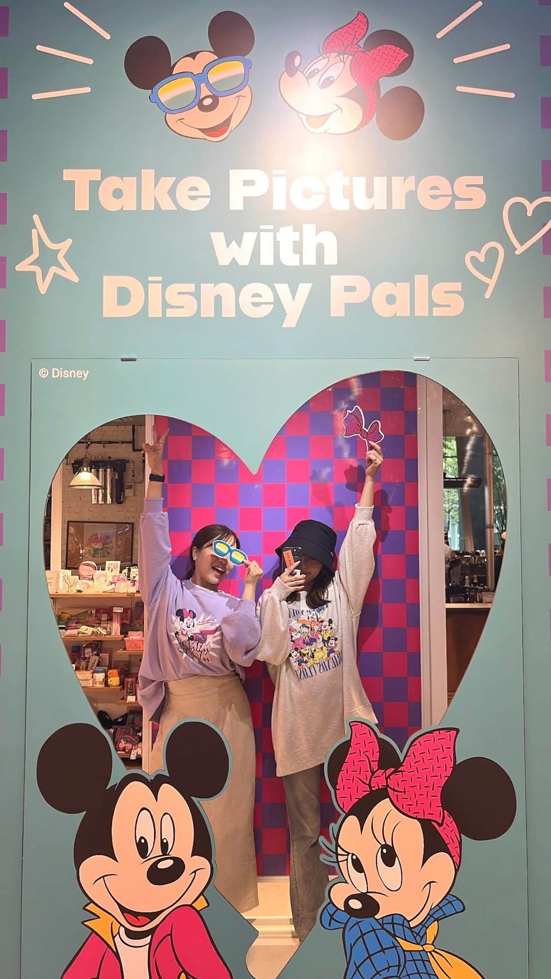 のインスタグラム：「「Hang Out with Disney Pals」プロモーション開催中🌈 「Disney」のPLAZAオリジナルアイテムが大集結🫶ぜひお早めチェックしてみてくださいね😍  10/5(木)まで🩷🩷 PLAZA 東京店に、期間限定フォトブースが登場📷✌️✨ ミッキーマウスやミニーマウスになりきれちゃうフォトプロップスも😍 ぜひおともだちと一緒に遊びにきてくださいね❤️  #Disney #ディズニー #ミッキー #ミニーちゃん #PLAZA #プラザ #PLAZA東京店 #フォトスポット  @plazastyle」