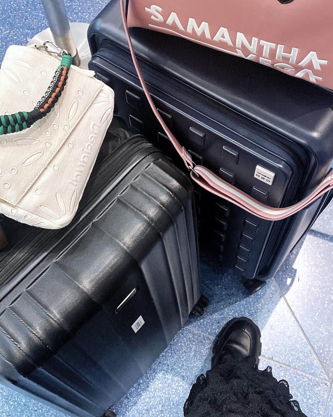 IA（アイエー）さんのインスタグラム写真 - (IA（アイエー）Instagram)「#airportstyle   行ってきマンモス🦣👋🏻 今回、荷物が多い！🫧」9月23日 17時08分 - iaiaiaz5