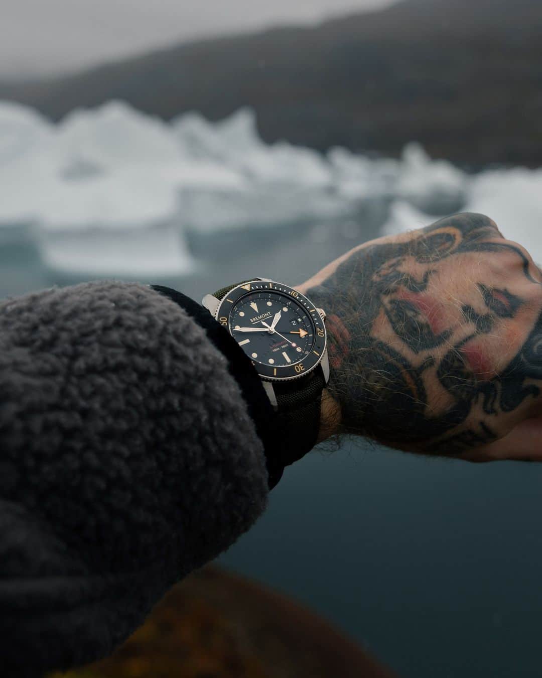 ブレモンのインスタグラム：「The S302 is more than just a reliable tool - it's a true adventurer's companion, even in the most extreme environments.  📸 shot by @nattesferd in Greenland  Find your next adventure companion at the Link-in-Bio 🔗」