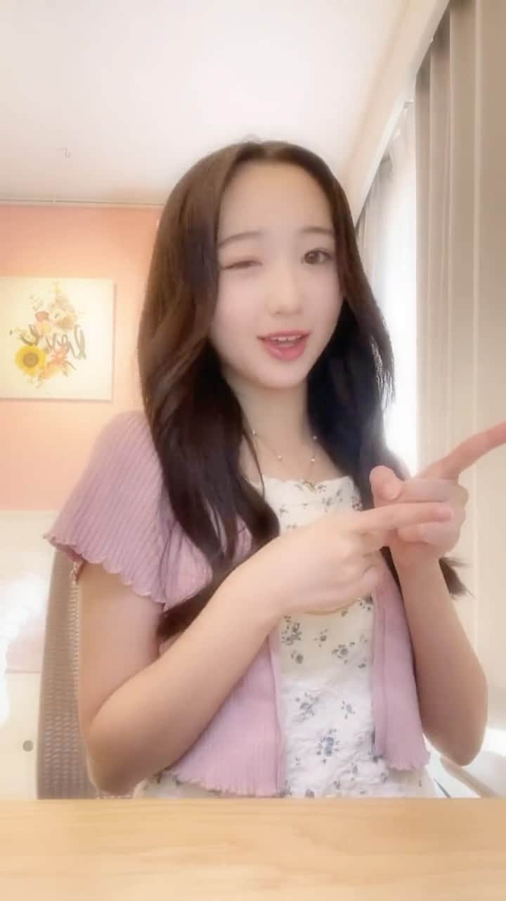 ももかのインスタグラム：「中2から高2へ変身‼️⭐️ • #垢抜け #変身 #06 #jk」