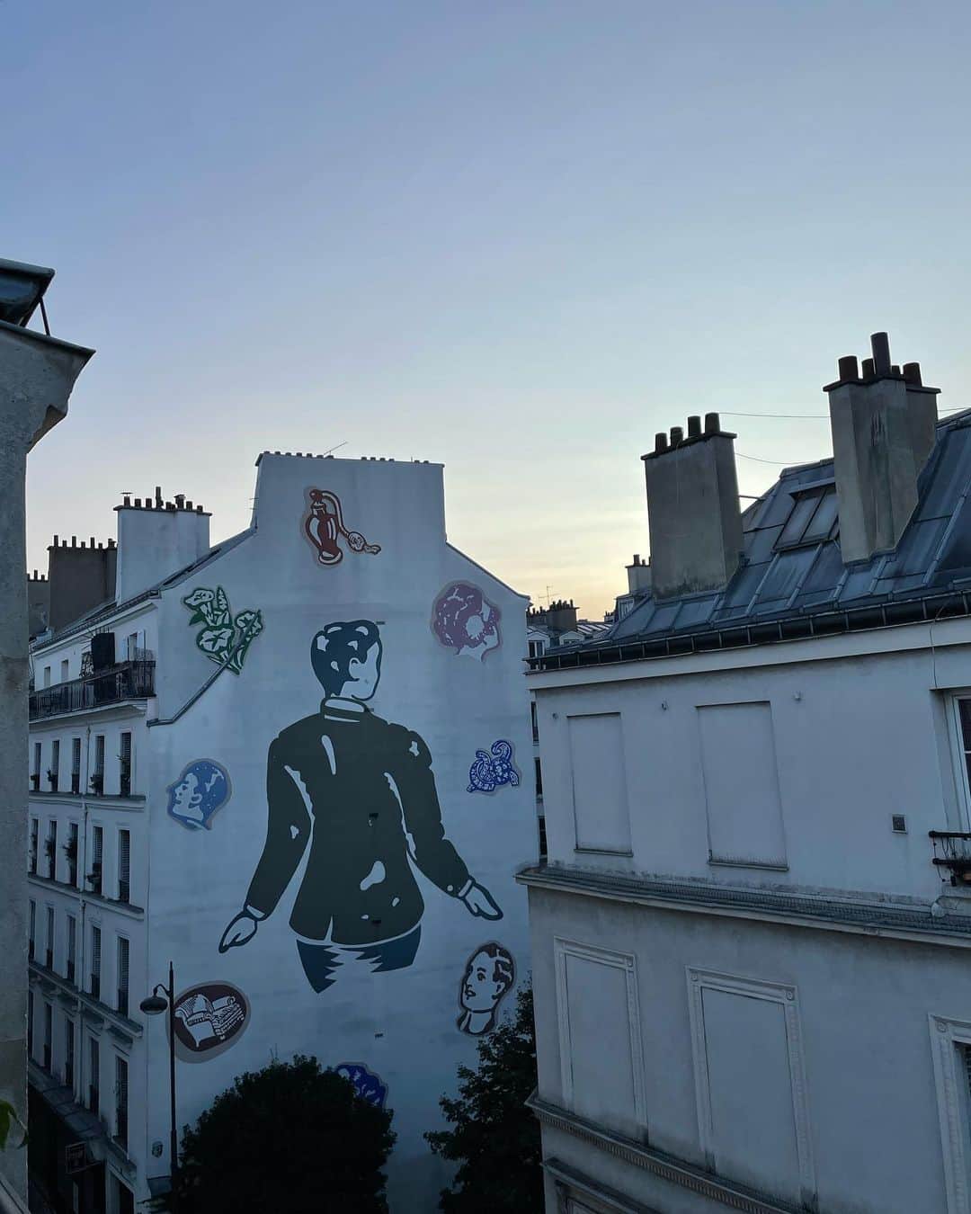 渡辺佳代子のインスタグラム：「パリの朝8時。涼しいを通り越して寒い！  #otonasweet #オトナスウィート」