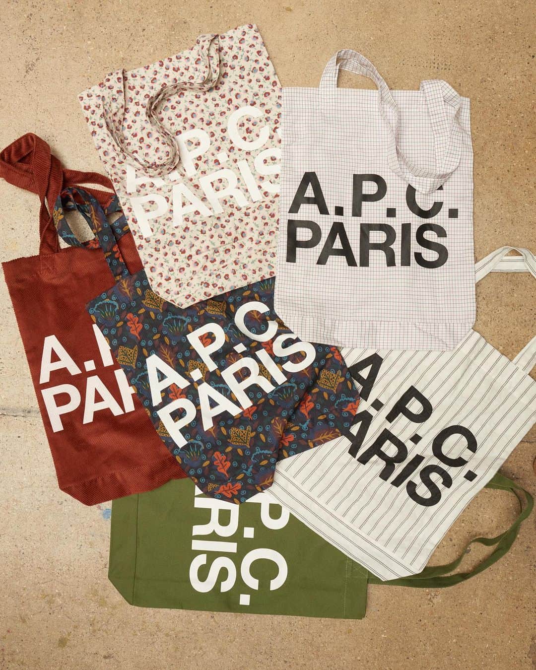 アーペーセーのインスタグラム：「A.P.C. PARIS TOTE   A limited edition run of PARIS tote bags made from leftover fabrics from previous A.P.C. collections.  Available exclusively in our Paris stores as a gift with purchase over €250.  *while stocks last」