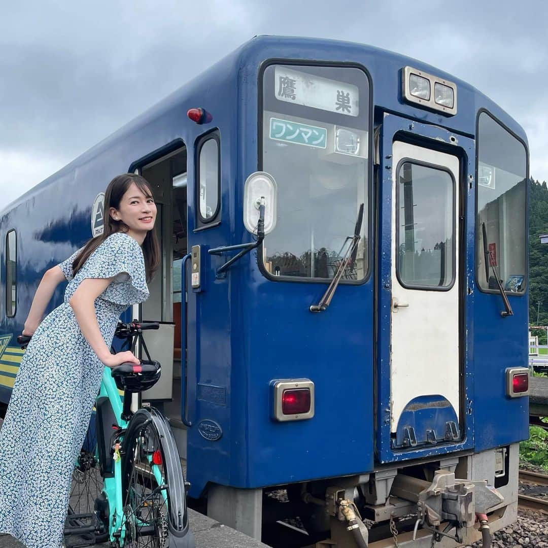 宇内梨沙のインスタグラム：「＼大好き鉄道旅🚞／  今夜9時から TBSチャンネル2にて放送  『TBS女子アナ 鉄道の旅 「宇内梨沙 ・初めてづくし！#秋田内陸縦貫鉄道」』  見るもの、聞くもの、食べるもの初めてづくし！ 私のセルフプロデュース旅で 秋田の魅力をお伝えします🐕🐕  地方の私鉄の魅力は常々感じておりますが、 秋田内陸縦貫鉄道も自然の魅力を感じる 情緒に溢れた鉄道でした。  ぜひご覧ください🙏  🗓️9月23日(土)午後9時 📺TBSチャンネル2」