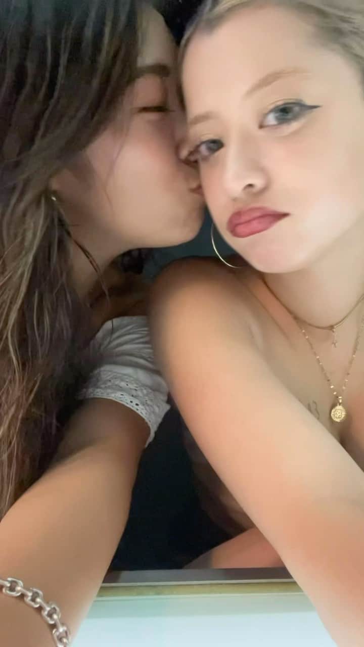 RONAのインスタグラム：「お気に入りなの❤️‍🔥」