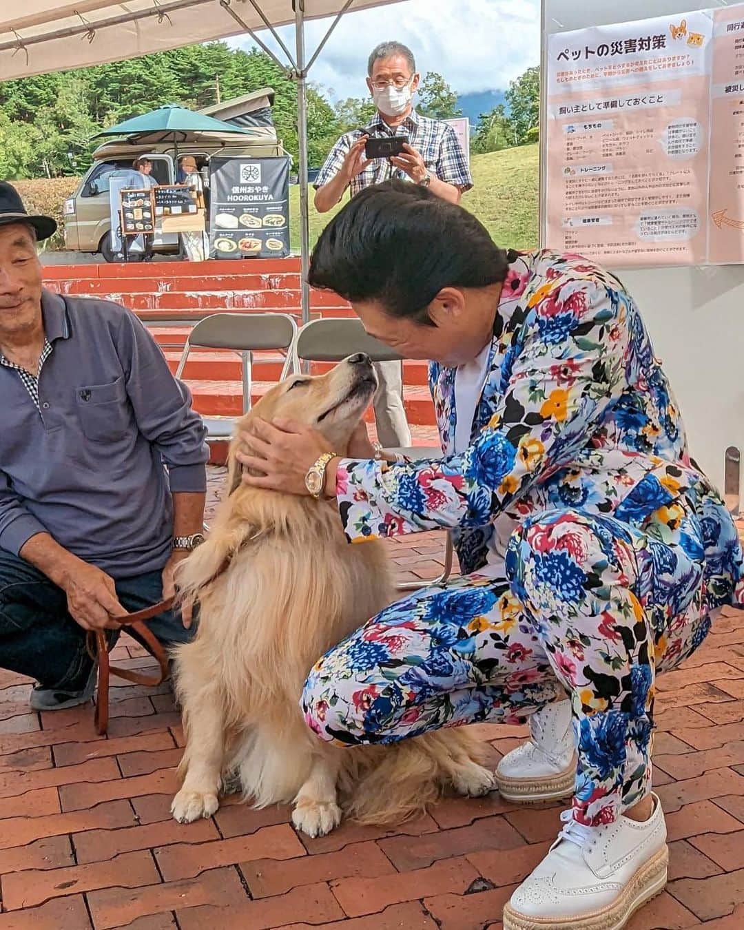みやぞんさんのインスタグラム写真 - (みやぞんInstagram)「みやぞんのどうぶつLOVEトークお越し頂きありがとうございました😊 本当に犬の凄さを心底知りました✨ 長野の皆さん優しくして頂きありがとうございました🤩 最高に楽しかったし沢山のわんちゃんと触れ合えて幸せでした🐶  #長野県動物愛護 #日本聴導犬協会 #満員御礼 #アイラブ犬」9月23日 17時13分 - anzenmiyazon