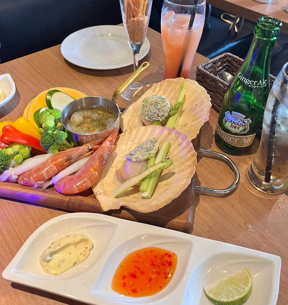 のインスタグラム：「今日池袋でランチしたお店おすすめだから紹介するよ🥹  コースなんだけどポテト、サラダ、デザートとかもついてて最高だった♡  魚介好きな人はぜひ行ってみてね👍🏻  PR @brooklynmills_ikebukuro #brooklynmills #池袋グルメ #池袋カフェ #池袋ランチ #池袋ディナー #シーフードBBQ #ブルックリンミルズ南池袋店 #池袋BBQ」