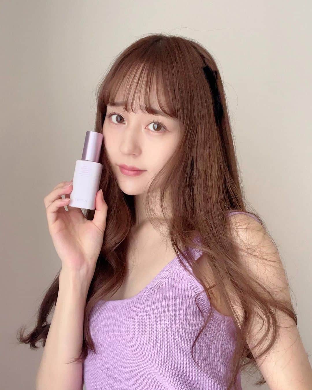 牧野真鈴さんのインスタグラム写真 - (牧野真鈴Instagram)「💜 ⁡ 今日のメイクに使った TIRTIRのMASK FIT TONE UP ESSENCE💟 新色のラベンダー！ ⁡ 少量で伸びがとにかくよくて、 ラベンダーの下地は透明感がでるので嬉しい…♡ ⁡ #TIRTIR #ティルティル」9月23日 17時22分 - makino_marin