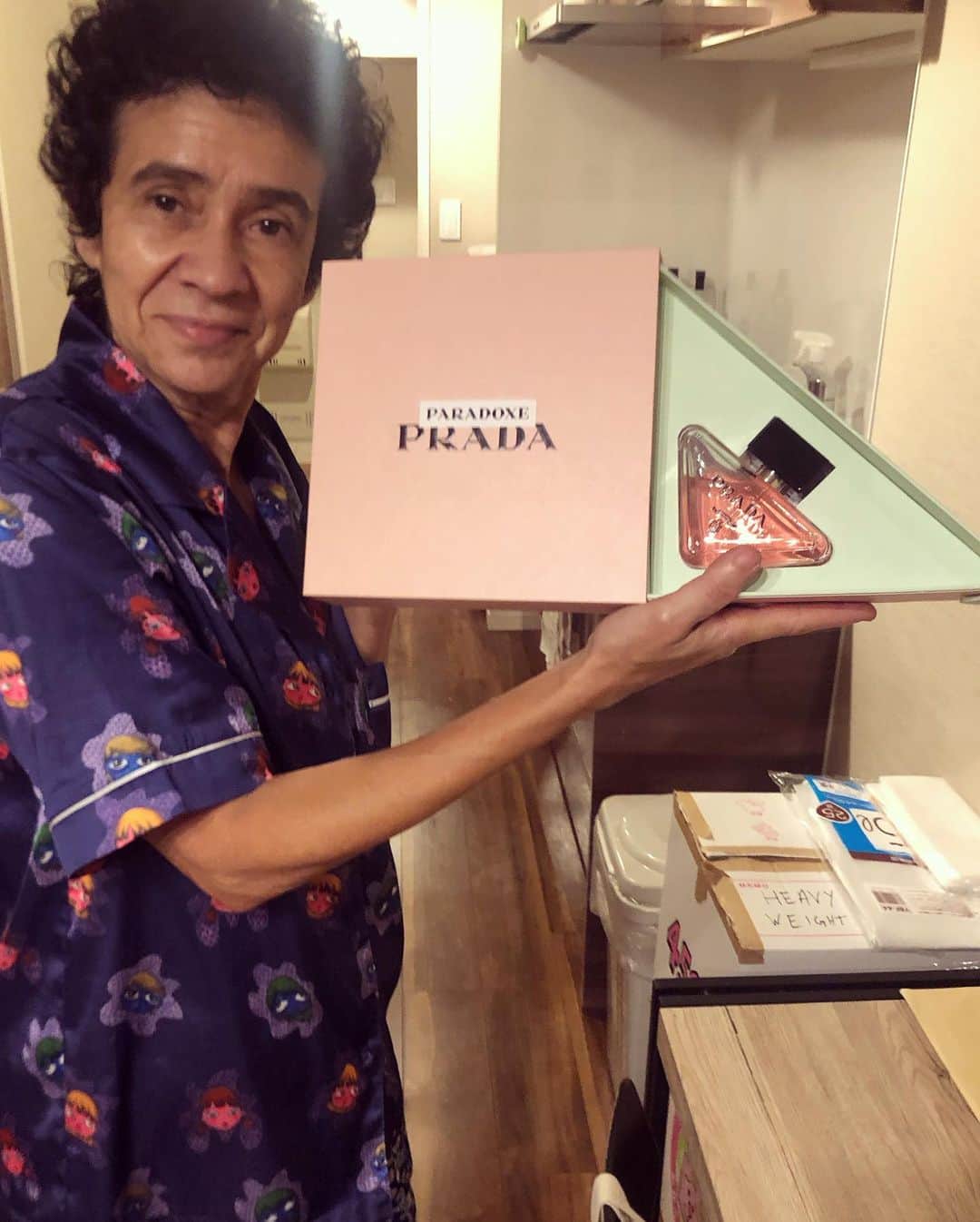 Julia Abe Brazilianさんのインスタグラム写真 - (Julia Abe BrazilianInstagram)「New #PradaParadoxe refillable fragrance pop up is now open for the public 9/20〜9/26 at Isetan Shinjuku! Thank you @pradabeauty team for having me!  #PradaBeauty #プラダパラドックス   PS last vid is proof of my legit awkwardness even when smelling something so heavenly 😅 Also look at how happy mamãe was when I got home with the package 🤣❤️」9月23日 17時24分 - juliasumire