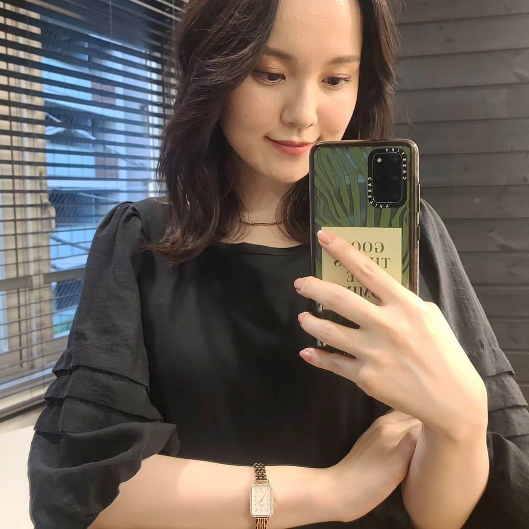 のインスタグラム：「⌚︎⁡ ⁡⁡ ⁡⁡ ⁡⁡12周年を迎えたダニエルウェリントンから新作が出ているのでぜひチェックしてみてね！ クーポンコード(nagisa)で15％OFF ストーリーにリンク貼っておきます〜  @danielwellington #ダニエルウェリントン #DW12周年  #dwturns12 #dwbezel #FW2023」
