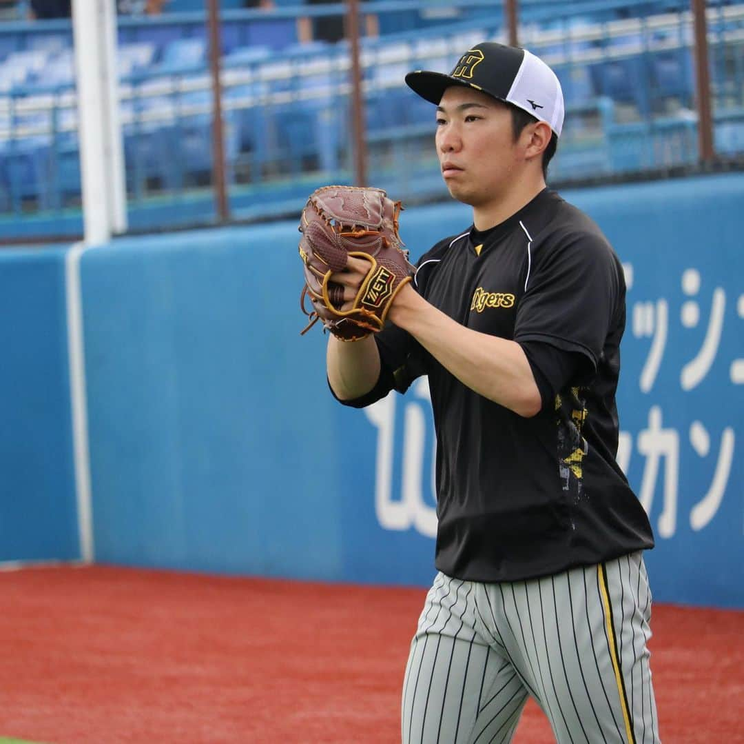 阪神タイガースさんのインスタグラム写真 - (阪神タイガースInstagram)「9月23日ヤクルト戦の試合前練習の様子です！ #坂本誠志郎 選手 #近本光司 選手 #木浪聖也 選手 #シェルドンノイジー 選手 #長坂拳弥 選手 #榮枝裕貴 選手 #加治屋蓮 選手 #石井大智 選手 #岡留英貴 選手 #桐敷拓馬 選手 #伊藤将司 選手 #阪神タイガース #JERAセリーグ #ARE」9月23日 17時35分 - hanshintigers_official