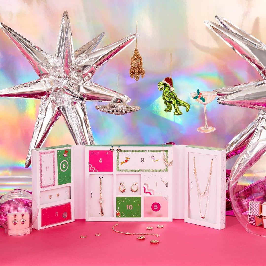 アクセサライズのインスタグラム：「Have you heard? Two of our cosmic Christmas calendar's are up for grabs! For the chance to win one for you and a friend, tag them below and make sure you are both following us.⁠ ⁠ This year our highly-anticipated jewellery calendar⁠ ⁠is guaranteed to add that extra ✨sparkle✨ to your outfit. ⁠ ⁠ Don't wait around - entries close Wednesday 27th September at 11.59 BST. Must be following Accessorize. UK only.⁠ ⁠ #AccessorizeAdventCalendar #AccessorizeAdvent #JewelleryAdventCalendar ⁠」