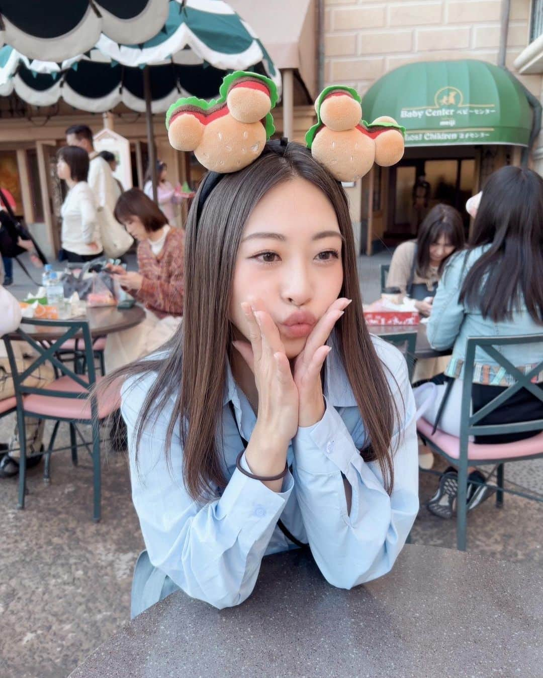 鷲巣綾乃さんのインスタグラム写真 - (鷲巣綾乃Instagram)「🐭❤️✨🍔🌈  そろそろ夢の国不足！！！ 天使たち会いたいよおおお！！！  #ディズニーシー#夢の国#女子旅#ディズニー#Disney#Disneysea」9月23日 17時30分 - ayano_wsz