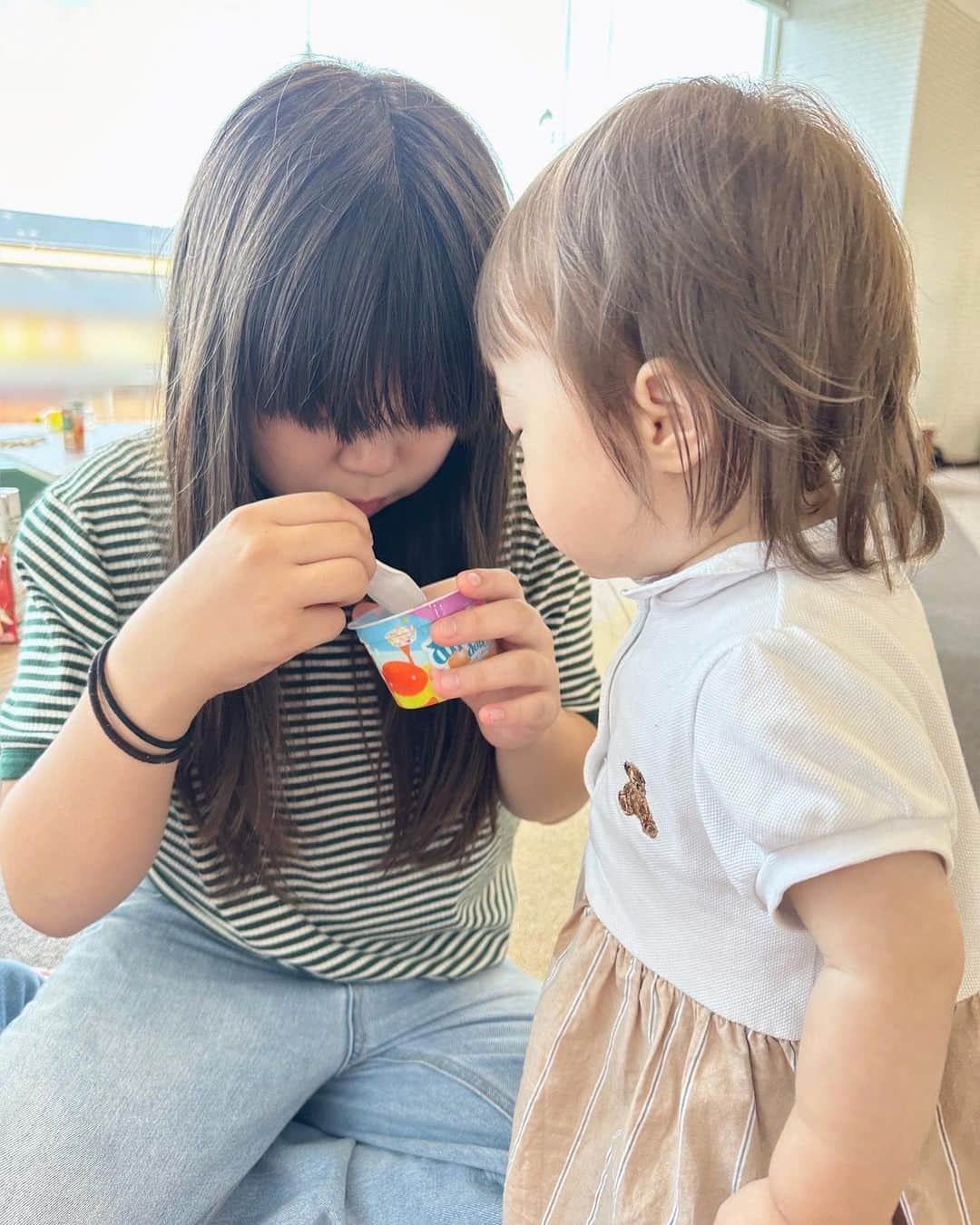 おかんとむすめさんのインスタグラム写真 - (おかんとむすめInstagram)「.  女子会土曜日👩‍👩‍👧💖  ねぇねが選んだおそろいのメガネ🥸 髪ゴムは0.1秒でとるのに メガネはしばらくつけてくれてた😳  #年の差姉妹 #年の差育児」9月23日 17時33分 - okanmusume