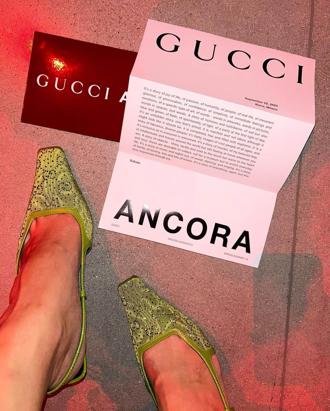 スージー・ロウさんのインスタグラム写真 - (スージー・ロウInstagram)「And still…. more @gucci #GucciAncora moments  The wordsmith in me is curious as most press have been translating Ancora as simply meaning “again” but when I look it up, it has a myriad of adverb usages - “more”, “and still”, “and yet” 🤔 Quite a weighty word then … @sabatods did say he’s obsessed with words」9月23日 17時38分 - susiebubble