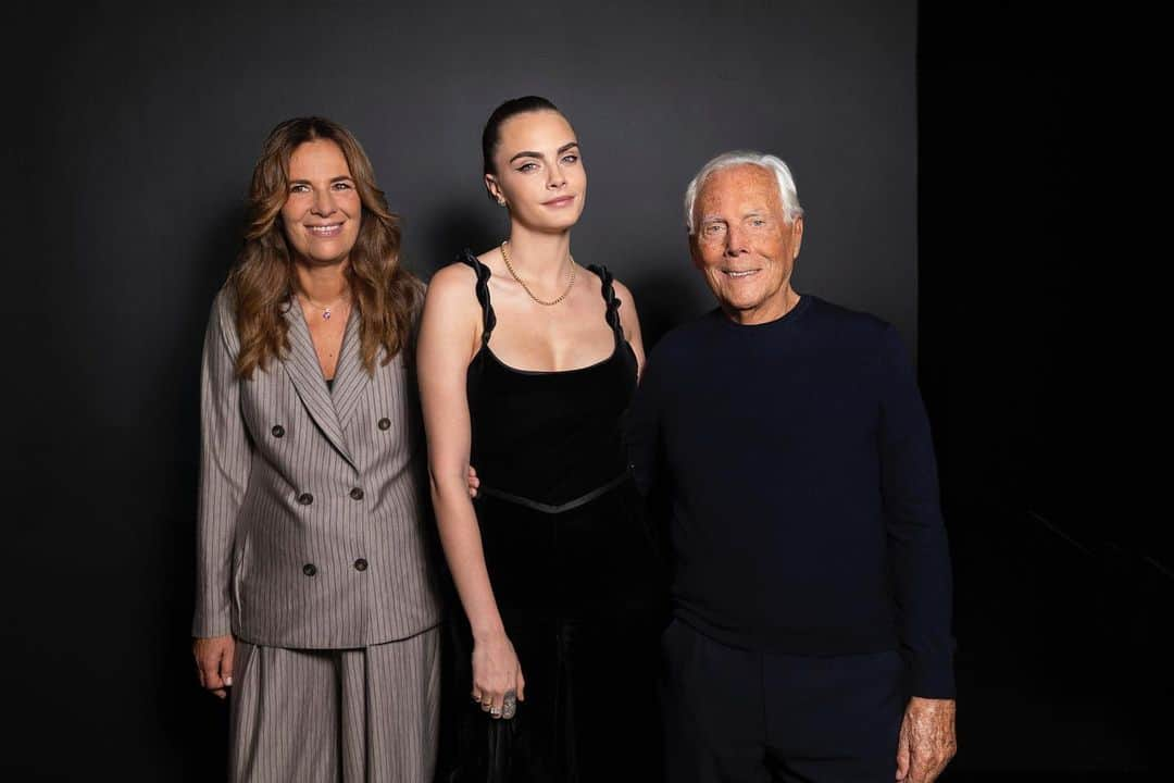 Armani Officialさんのインスタグラム写真 - (Armani OfficialInstagram)「Mr Armani with special guests at Armani/Teatro for the Emporio Armani Women’s Spring Summer 2024 show.  Credits: @sgpitalia @stefanoguindani  @caradelevingne @nicolas_maupas @official__ini @larsenthompson @catedeangeliss @hirunkit_ @littlecrumb_ #kalulu #IKEZAKIRIHITO #TAJIMASHOGO #NISHIHIROTO」9月23日 17時40分 - emporioarmani