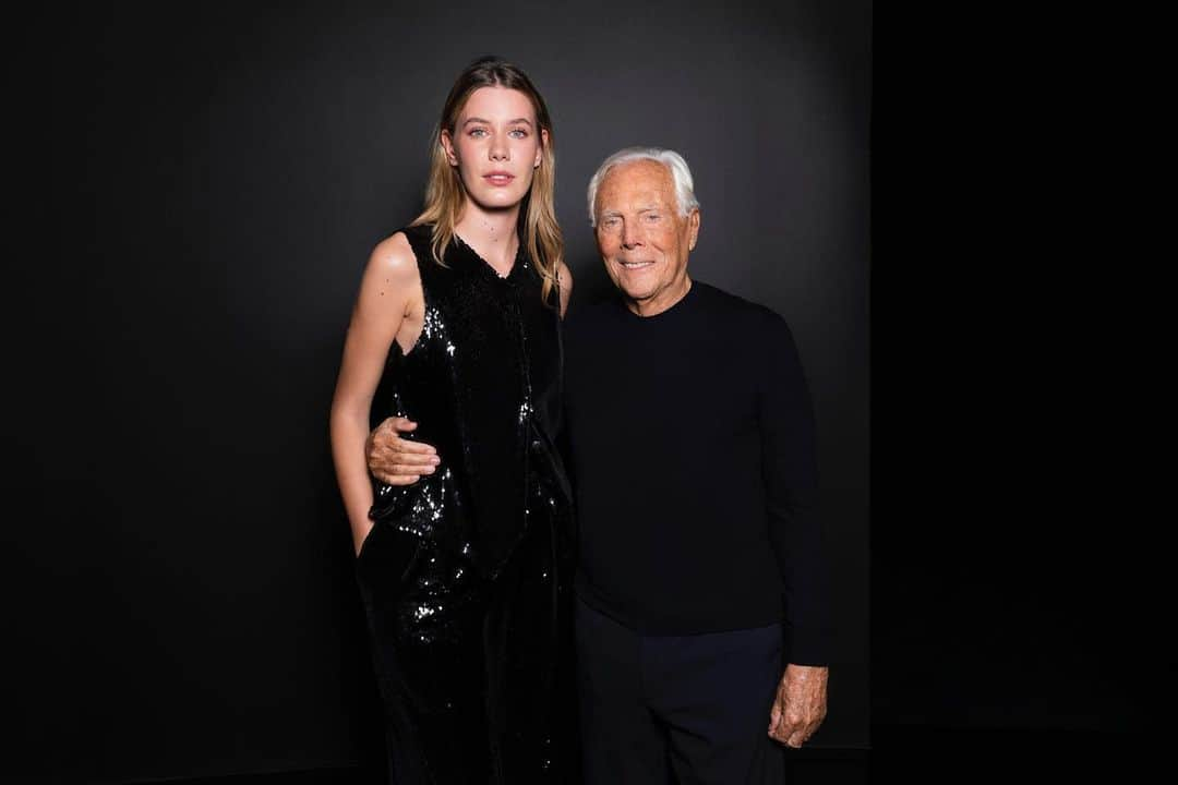 Armani Officialさんのインスタグラム写真 - (Armani OfficialInstagram)「Mr Armani with special guests at Armani/Teatro for the Emporio Armani Women’s Spring Summer 2024 show.  Credits: @sgpitalia @stefanoguindani  @caradelevingne @nicolas_maupas @official__ini @larsenthompson @catedeangeliss @hirunkit_ @littlecrumb_ #kalulu #IKEZAKIRIHITO #TAJIMASHOGO #NISHIHIROTO」9月23日 17時40分 - emporioarmani