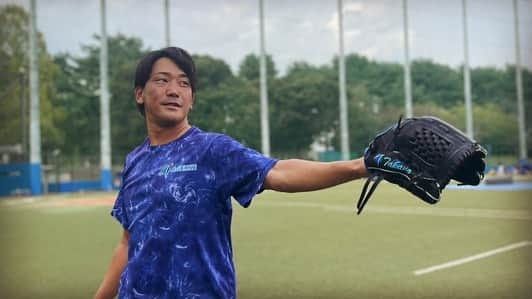 高野圭佑のインスタグラム：「エイジェックは関東代表権を獲得しました🏆🏆🏆  社会人野球日本選手権関東予選を勝ち抜きました  【11月8日から大阪の京セラドームでの 社会人野球日本選手権本戦 】 に出場します！！！  高野もチームの力になれるよう精進し、優勝目指して頑張ります🔥　　  ⚾️そして今使ってるグラブ DIOさんという野球メーカー のオーダーグラブなのですが  正直言ってめちゃくちゃ良いものに仕上げて頂きました！  試作型はフィット感や操作性、細かい要望などが合わずでしたが  そこから何度もグローブについて時間をかけて話し合いを行い…  ほんっとうに素晴らしい物に仕上げて頂きました。ありがとうございます！  ほんまに良いグラブです。 久しぶりに手に嵌めて感動した。 はい😌  注目メーカーですね！  …改めまして！  エイジェック が優勝出来るように頑張ります！  応援宜しくお願い致します🔥🔥  #DIO  #エイジェック #高野圭佑　 #社会人野球日本選手権」