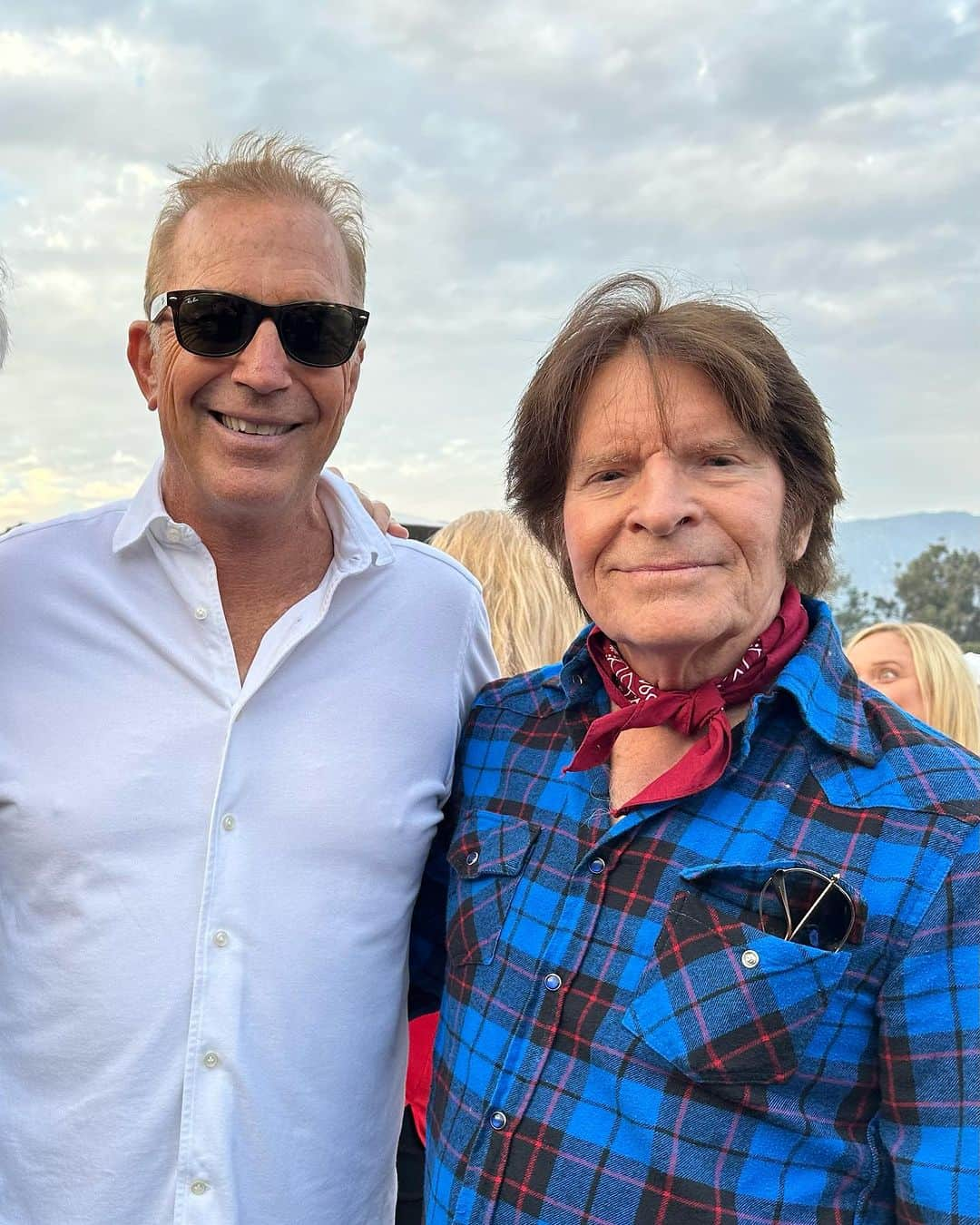 ジョン・フォガティのインスタグラム：「Look who I ran into last night…my favorite actor! @kevincostnermodernwest I played a benefit honoring and raising funds for mental health for front line responders in Santa Barbara. @one805sb Thrilled to have been a part of this night. Not to mention I haven’t missed an episode of Yellowstone. @yellowstone」