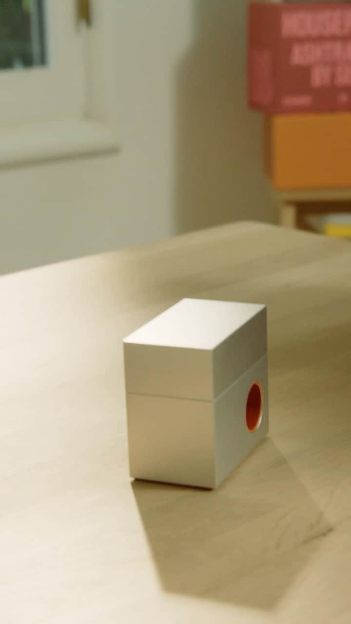 セス・ローゲンのインスタグラム：「The Block Table Lighter from Houseplant.」