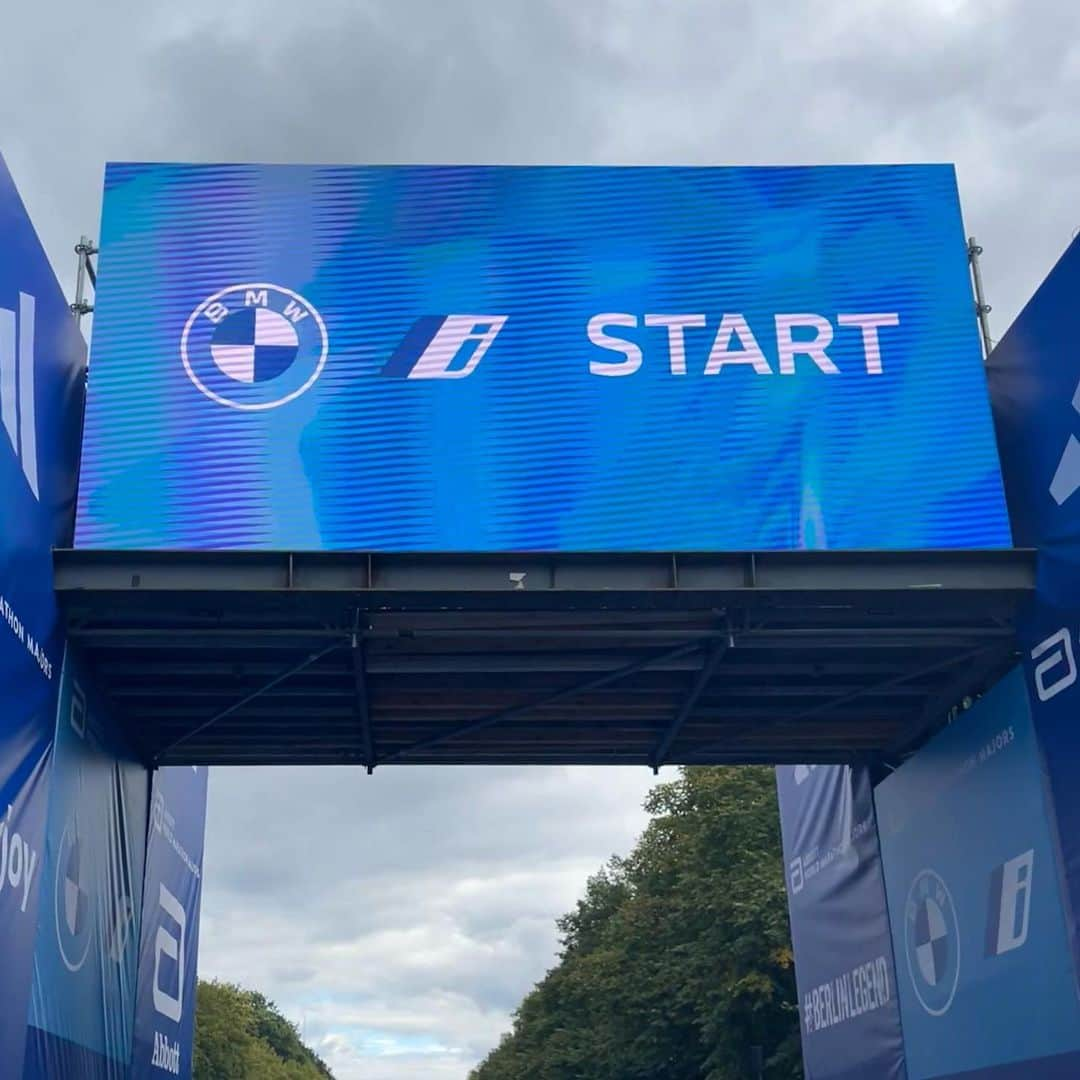 アボットジャパンさんのインスタグラム写真 - (アボットジャパンInstagram)「Tomorrow, people from around the world will gather to put the power of the pursuit of health on full display.   Drop your well wishes for all BMW Berlin Marathon-ers below.  #AbbottWMM #lifetothefullest」9月24日 3時15分 - abbottglobal