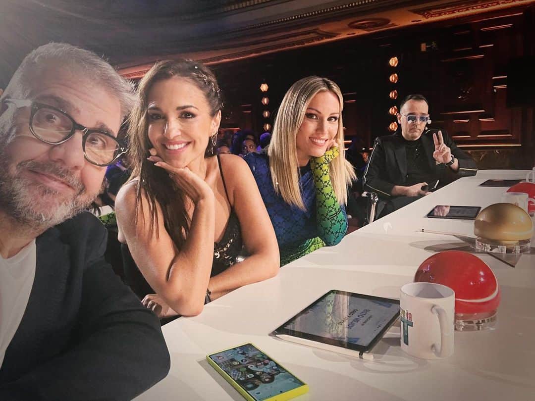 エドゥルネのインスタグラム：「Los mejores compis!!💖 Esta noche, este jurado va a volver a reír, a disfrutar, a emocionarse y a flipar con el talentazo que tenemos en el programa de esta noche!! No os lo perdáis!!🎉😍🌟」