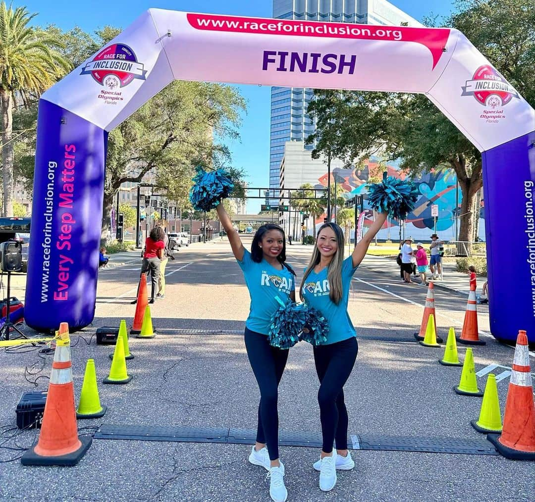 本田景子さんのインスタグラム写真 - (本田景子Instagram)「Beautiful morning with @namiwalks @roarofthejags @specialolympics @lexilink_ 💞  #nflcheerleaders #florida #jacksonville #nfl #jaguars #duuuval #アメリカ生活 #nfl #本田景子 #チアリーダー #ジャクソンビル #フロリダ」9月24日 3時46分 - keikohonda1111