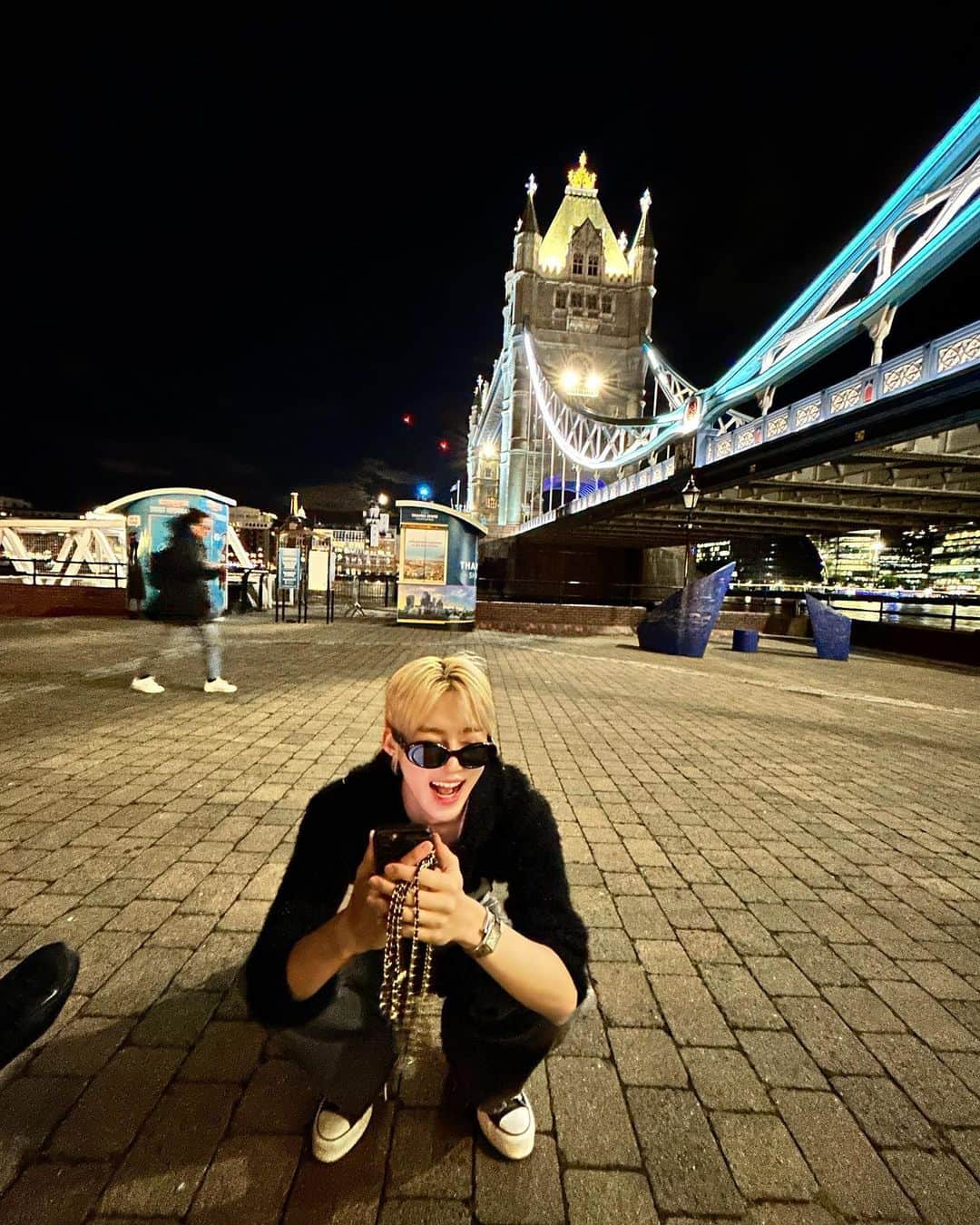 THE BOYZさんのインスタグラム写真 - (THE BOYZInstagram)「런던조아 #NewShot」9月24日 3時57分 - official_theboyz