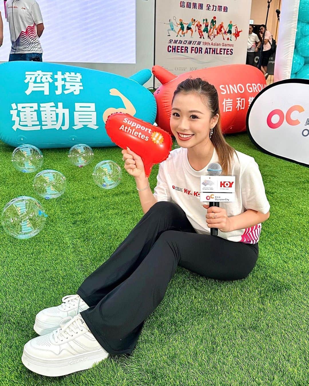 のインスタグラム：「加油🇭🇰TEAM HONG KONG❤️ 2023年第 19 屆杭州亞運會即將開始！由今日去到 10月8日喺HOY TV 同你地一齊支持香港運動員💪🏻 直播見🎤  #AsianGames #goHongKong #TVemcee 🤸🏻‍♀️⚽️🛼🛹」
