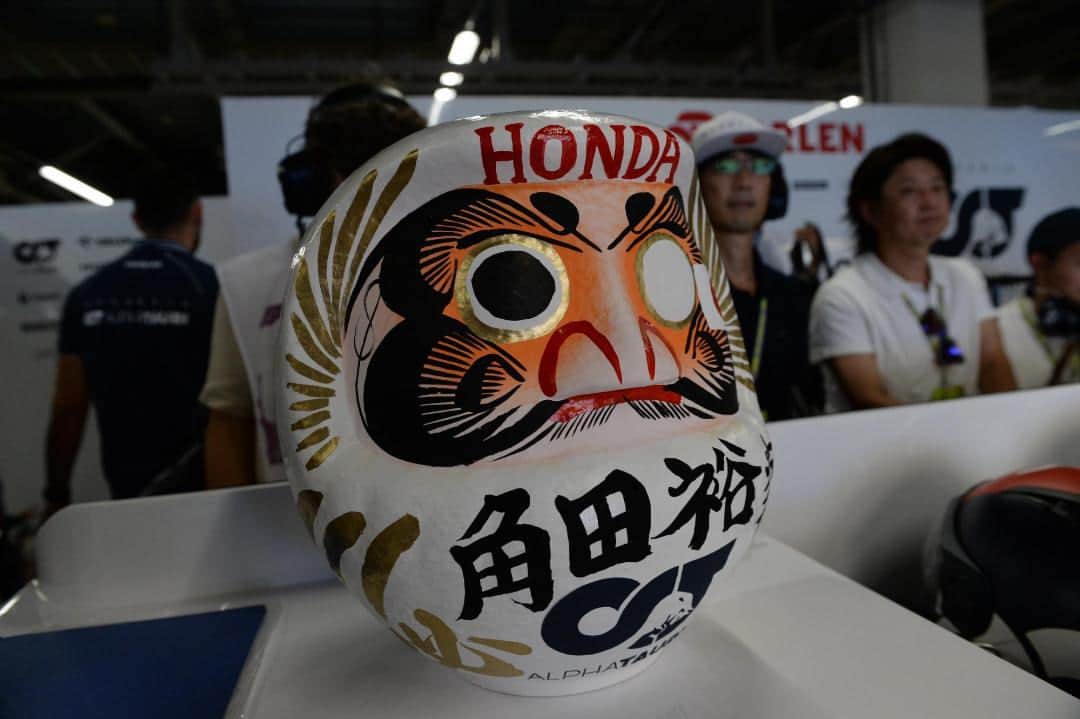 The Japan Timesさんのインスタグラム写真 - (The Japan TimesInstagram)「In welcome news for Japanese @F1 fans, Yuki Tsunoda's (@yukitsunoda0511) return to the grid for the 2024 season was confirmed by his @alphataurif1 team on Saturday, one day before he contests his home #JapaneseGP at Suzuka Circuit in Mie Prefecture.  The Japan Times was given a peek into the #AlphaTauri garage during Saturday's practice session as Tsunoda prepared for afternoon qualifying.  📸 @dokool  #f1 #yukitsunoda #角田裕毅 #formulaone」9月23日 19時40分 - thejapantimes