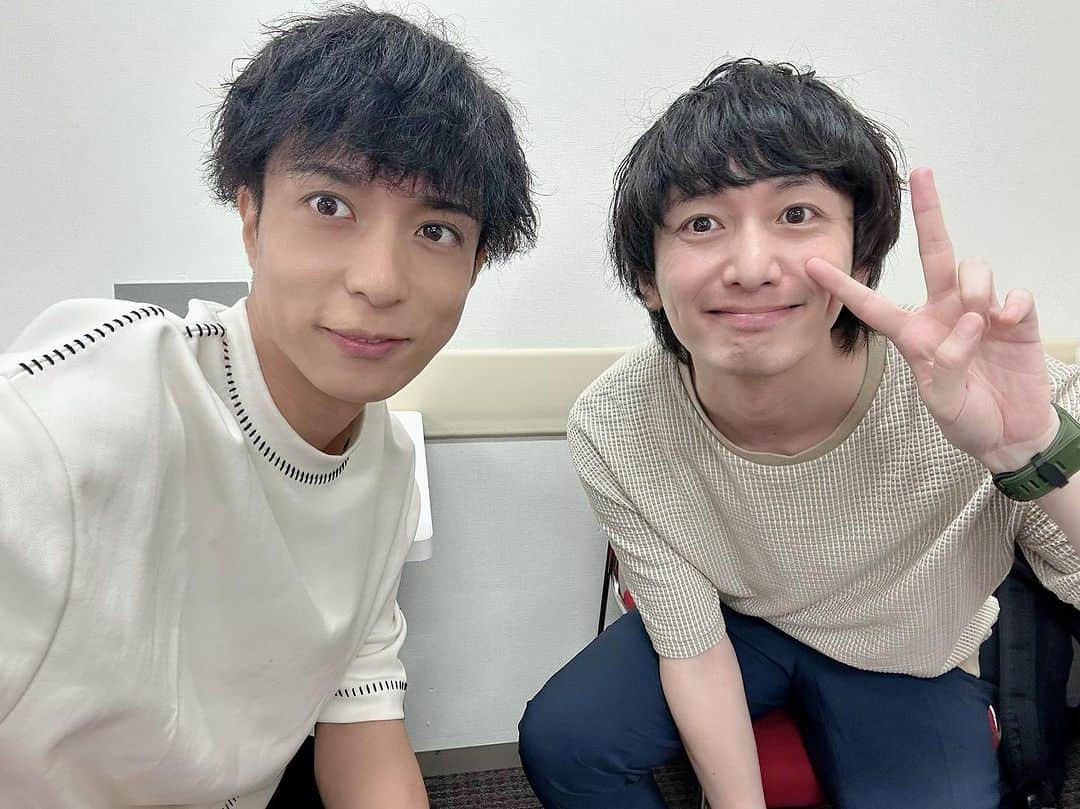 武田知大のインスタグラム：「#わっくらっく 絵について！漫画について！アニメについて！たくさんお勉強して来ました！ 1部でドラえもん、2部でマチコ先生描きました！マチコ先生むずかった！でも絵の世界は深くてとっても楽しかったです😃 絵上手くなりたい……🤔 写真はMCのいがむーくんと！1か月ぶりくらいに会った！」