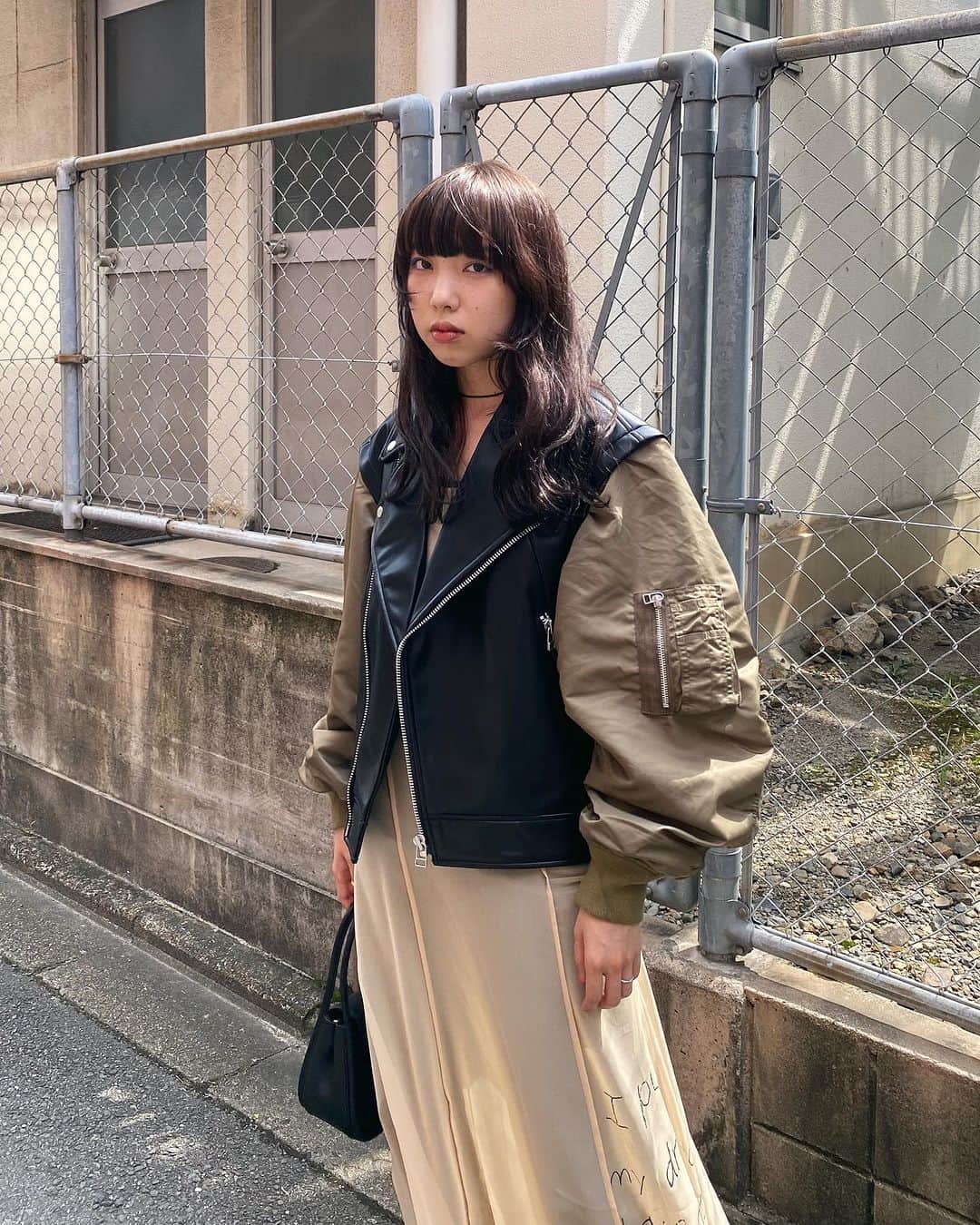 MOUSSY SNAPさんのインスタグラム写真 - (MOUSSY SNAPInstagram)「#MOUSSYSNAP @kanon_makabe 157cm  ・FAUX LEATHER DETACHABLE JACKET(010GAG30-5160) ・SWITCHING SLIP DRESS(010GA730-5750) ・SIDE STRAP MINI CHAIN BAG(010GAG51-6590)c ・RUBBER SHORT BOOTS(010GAS52-5630) 全国のMOUSSY店舗／SHEL'TTER WEBSTORE／ZOZOTOWNにて発売中。  #MOUSSY」9月23日 19時54分 - moussysnap