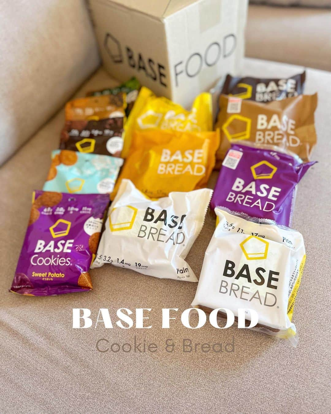 福本沙織のインスタグラム：「BASE FOODさんにご提供いただいた Cookie &Breadたち🍪🥐 私はチョコパンの味が好き🤭 パッケージの裏に栄養表記もされてるし、 これだけ栄養が入ってるんだと思うと 筋トレみたいな感じで身体に栄養が入ってるを 脳で実感できて嬉しい🤭笑  #basefoodlife #pr #basefood #ベースフード #栄養バランス #栄養補給 #食物繊維 #高たんぱく質 #低糖質パン」