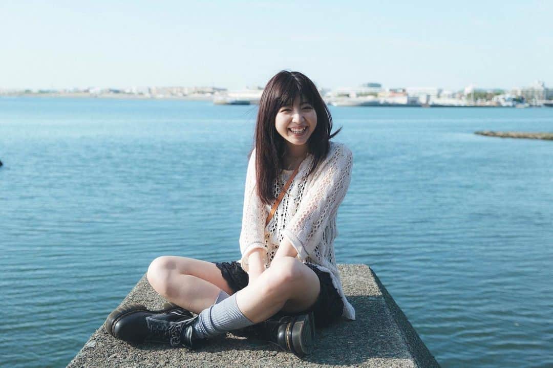 吉田莉桜のインスタグラム：「海連れて行ってくれるといつもの何倍も上機嫌になります。」