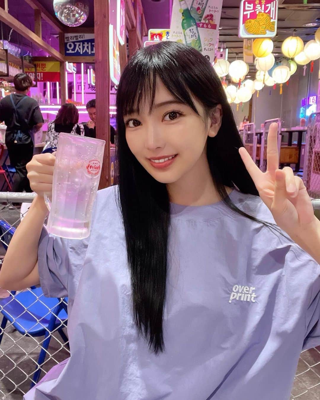 のインスタグラム：「沖縄到着〜✈️☀️ マネージャーさんとご飯に来まして さっそく泡盛ハイボールを、、、 うまうま( ¯꒳​¯ )ᐝ . 明日の沖縄コレクション頑張ります！！！ みんな応援しててくれ〜〜 配信もあるよ📺 . . tops: #overprint  . #沖縄 #沖縄観光 #のれん街 #国際通り」