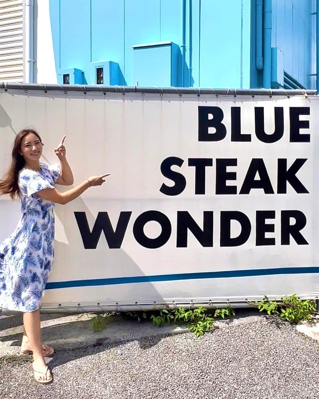 笹川萌のインスタグラム：「. 今回沖縄で泊まったホテル💙 📍@bluesteakwonder  広くて、綺麗で、景色も良くて、北谷にあるからアメリカンビレッジも近くにあったり、上にも下にも行きやすくて本当に良かった🥰 部屋に洗濯も乾燥機もキッチンもあるから長期滞在も出来ちゃうし、ベッドは4つに、トイレとお風呂も２つずつあるお部屋だったから、家族とか大人数にもおすすめ❤️‍🔥❤️‍🔥 今度は家族とここに泊まりたいな〜💫 . 読谷にある @bloomcoffeeokinawa ☕️ お昼はここで食べたけど、ほんっとうに美味しい！！！ 3人とも初めてのお店だったから、大当たりだね〜って食べてました🤣💕 やっぱ美味しい食べ物食べたら幸せになるよね〜🤤 . #bluesteakwonder #bluesteakwonderchatan #沖縄コンドミニアム #沖縄ホテル」