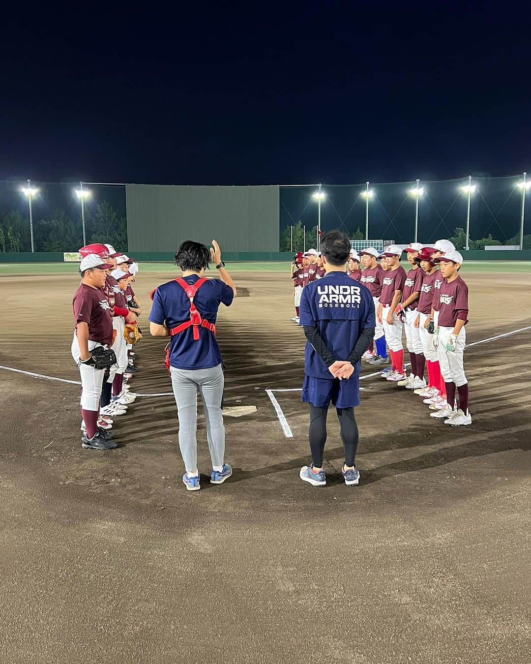 聖澤諒さんのインスタグラム写真 - (聖澤諒Instagram)「先日、私が担当します６年生スペシャル選抜クラスと、千葉コーチが担当します５年生スペシャル選抜クラスの練習試合が行われました😀  今年2回目の対戦でしたが、13対3と9対1と６年生チームが５年生クラスを圧倒しました😉  相手に合わせず、最後まで自分達の野球をやり切ったことは1つの成長だと思ってます。  ６年生は残り少ない小学校野球を精一杯楽しんでほしいと思ってます😉 #楽天イーグルスアカデミー#楽天イーグルス#楽天#楽天イーグルスを応援してます #rakuteneagles #少年野球 #学童野球」9月23日 19時52分 - ryo_hijirisawa23