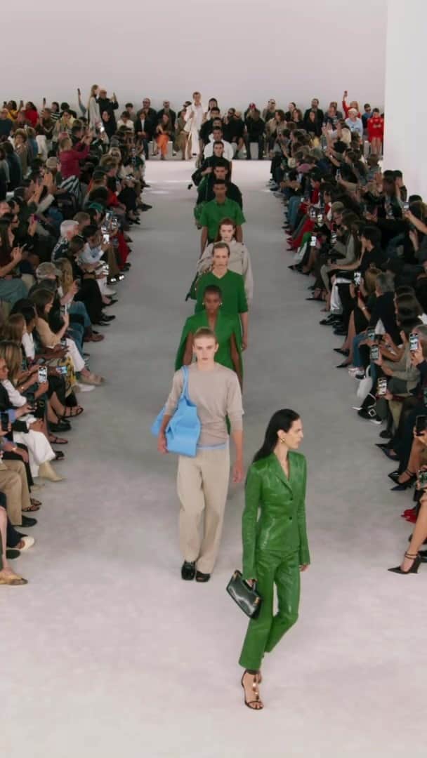 サルヴァトーレ・フェラガモのインスタグラム：「#FerragamoSS24 Show.」