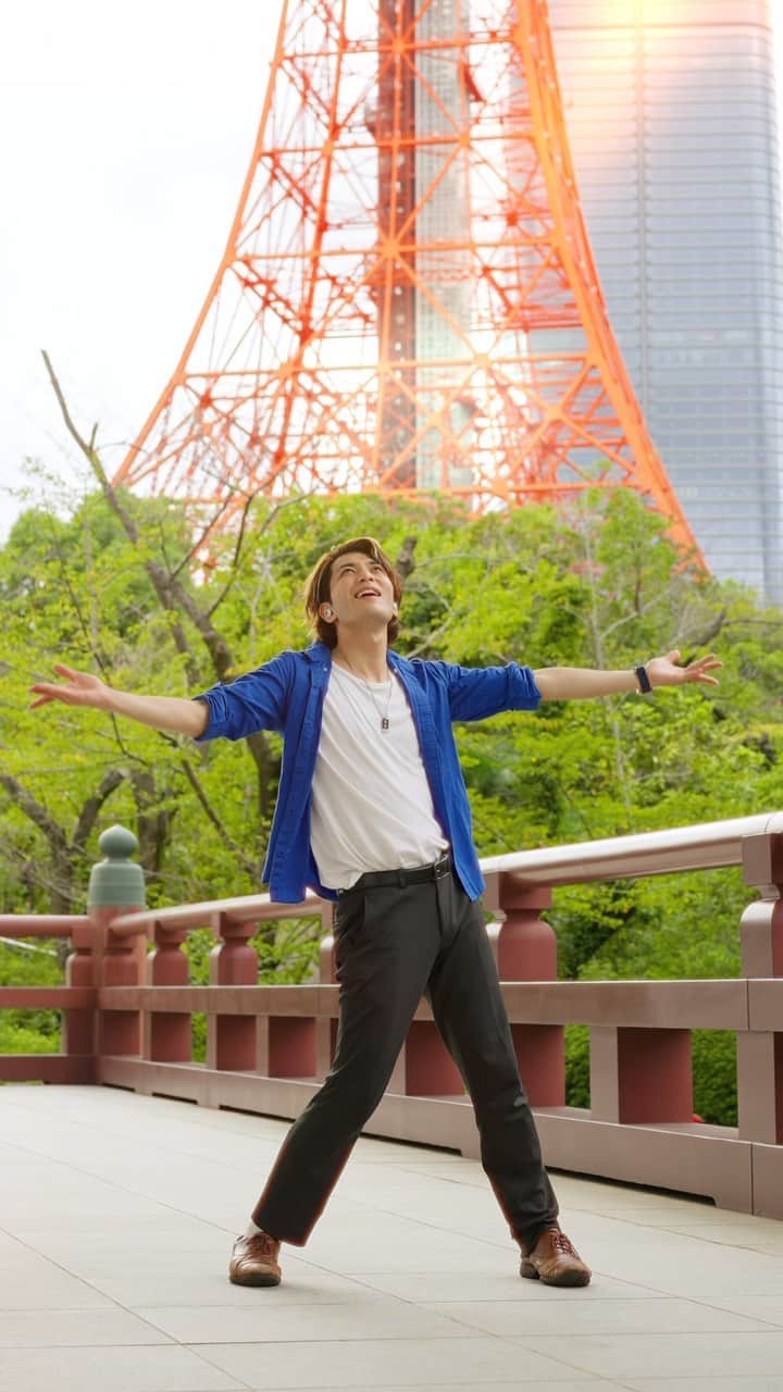 カケタクのインスタグラム：「Chaleya at Tokyo tower in Japan.🗼✨ ・ 🕺 @kaketaku.japan  🎥 Shoot & Edit :  @kaketaku.japan   The first half was my favorite choreographer's part @jodianoorabh   and the second half was the legend's part. @farahkhankunder  Had such a great time😊✨ Love from Japan✨  #chaleya #jawan #shahrukhkhan  @iamsrk」